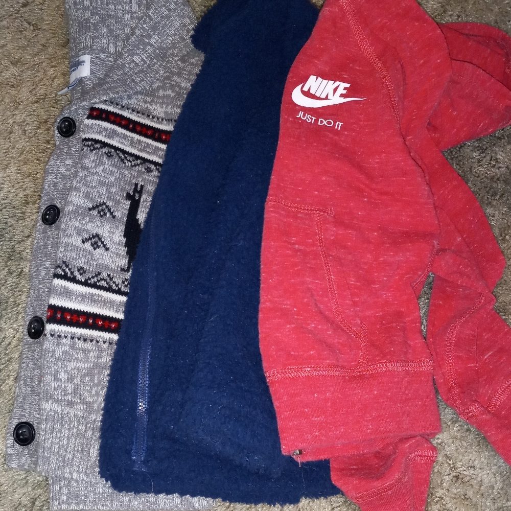 ❤️ 2 For $7! 3 sweaters 4t